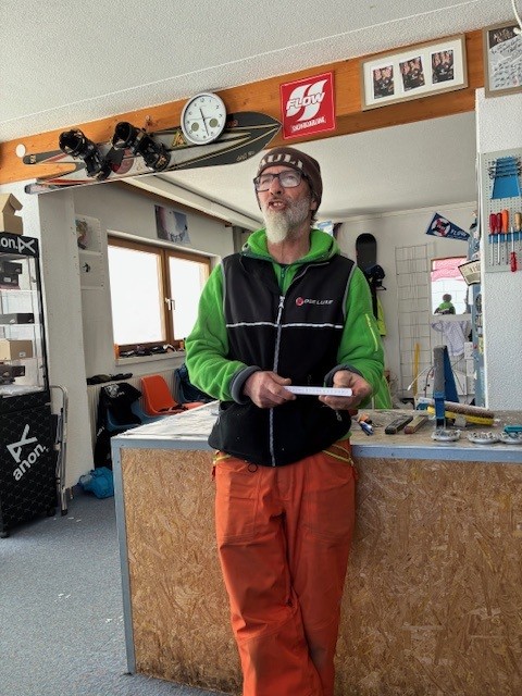 Klaus „Pauli" vom Funcamp Boardercenter in der Bergstation der Versettla Bahn Gaschurn