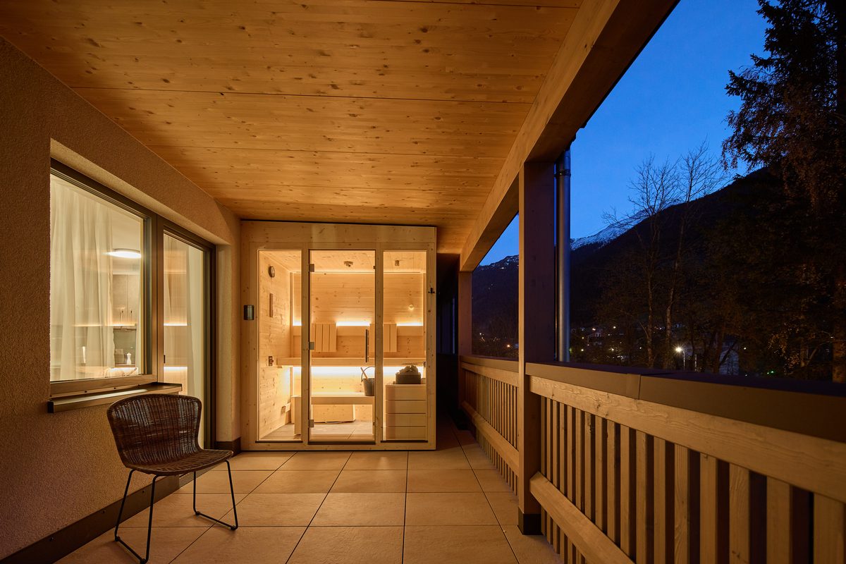 Private Balkon-Sauna im Aparthotel die Monika mit Bergpanorama