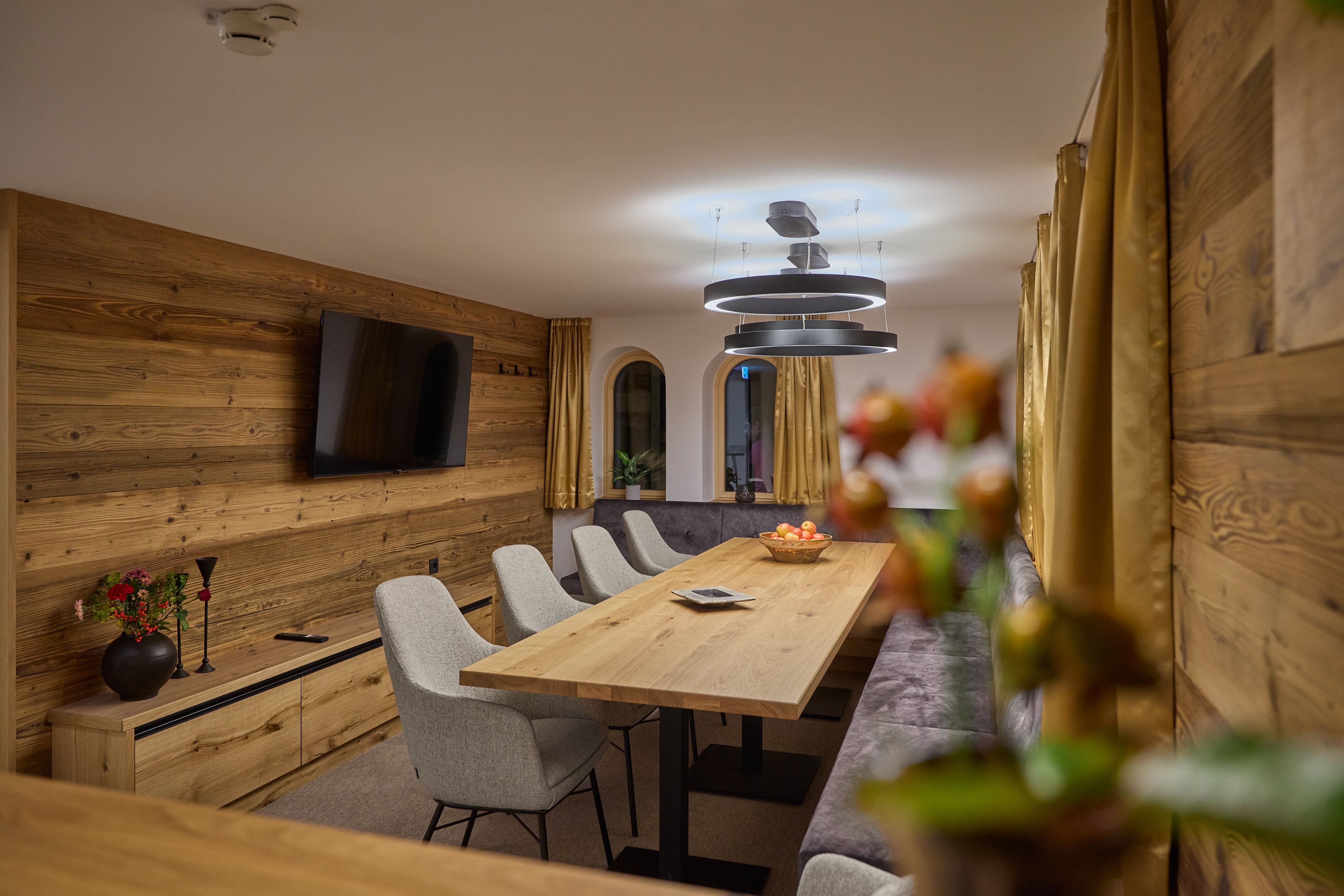 Gastfreundschaft im Aparthotel die Monika am Abend